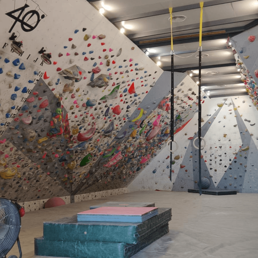Roco 40 Grados climbing space